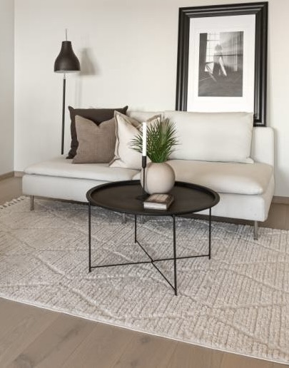 Tidløs eleganse boligstyling med dempede toner og høy finish